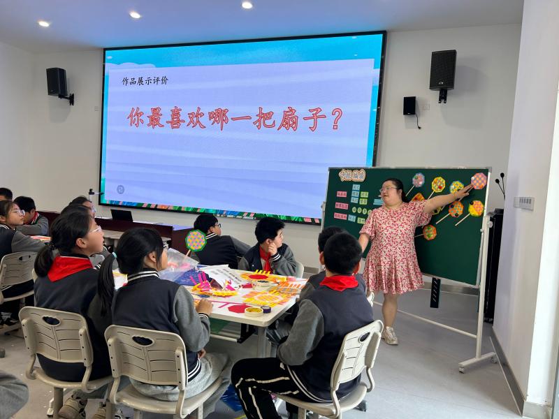 4.张怡上课1.jpg
